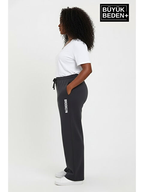 Süperlife Kadın Büyük Beden BROOKLYN Baskılı Rahat Kesim Lastikli Bel Paça Reçme Eşofman Altı SPR26EAK952-2 - S000482438-17308