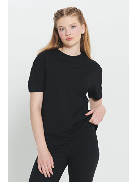 AC&Co / Altınyıldız Classics Siyah %100 Pamuk Oversize Fit Bol Kesim Bisiklet Yaka Basic Tişört - S000399610-19351