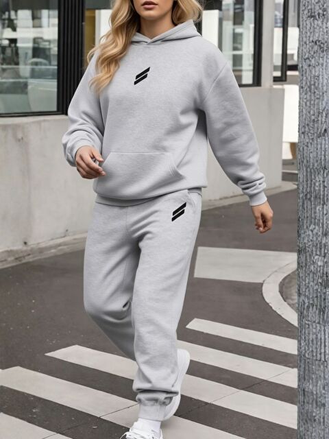 Trendseninle Kadın Tam Gri 2 Çizgi Baskı Alt Üst Uzun Kollu Eşofman Takımı - S000490852-20600