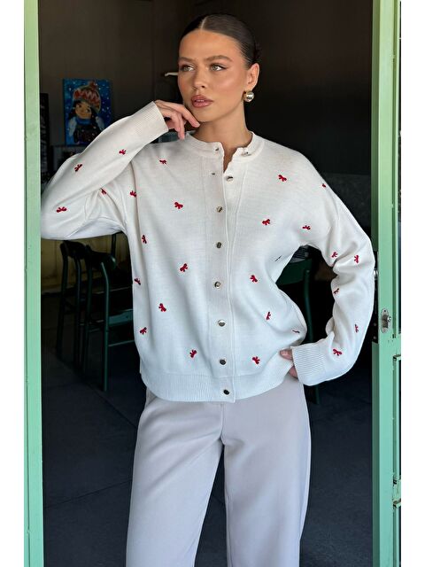 Gülseli Kadın Fiyonk Nakışlı Triko Hırka - S000449255-19966