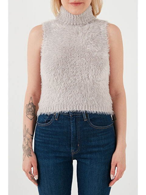 Lela Yumuşak Tüylü Slim Fit Balıkçı Yaka Crop Süveter 4615566 - S000317605-20600
