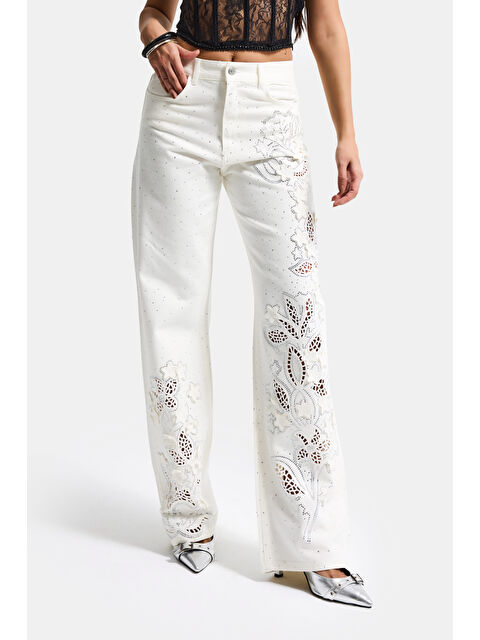 It's Basic Kadın Kırık Beyaz T-7s6-101 Loose Fit Nakış ve Dantel Detaylı Özel Tasarım Denim Jean