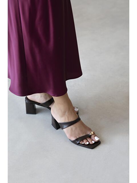 Straswans Capri Kadın Parmak Arası Kırışık Deri Sandalet Kahve - S000512906-19413