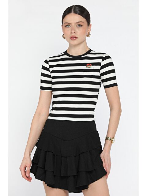 Gülseli Baskılı Çizgi Desenli Kadın Tişört - S000373186-37424