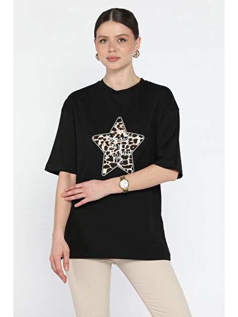 Gülseli Kadın Bisiklet Yaka Leopar Baskı Detaylı Tişört - S000373140-19351