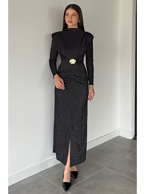 Gülseli Kadın Dik Yaka Omuz Vatkalı Gold Toka Detaylı Elastanlı Işıltılı Elbise - S000470122-19351