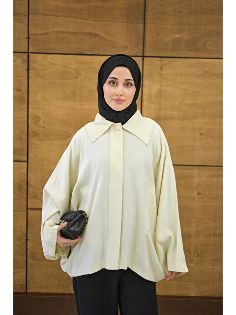 Locco Moda Kadın Gömlek Yaka Düğmeli Cep Detay Astarsız Oversize Tencele Panço Trenç Sarı - S000500120-20072