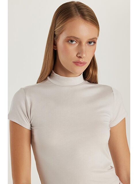 TUDORS Kadın Slim Fit Dar Kesim Viskon Kumaş Yarım Balıkçı Yaka Taş Bluz - S000520983-25636