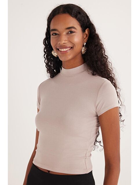 TUDORS Kadın Slim Fit Dar Kesim Viskon Kumaş Yarım Balıkçı Yaka Vizon Bluz - S000520995-26429