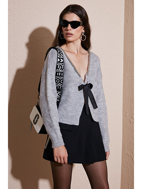 Lela Premium Boncuk ve Fiyonk Detaylı Regular Fit V Yaka Triko Hırka 680HI00180 - S000424908-20600