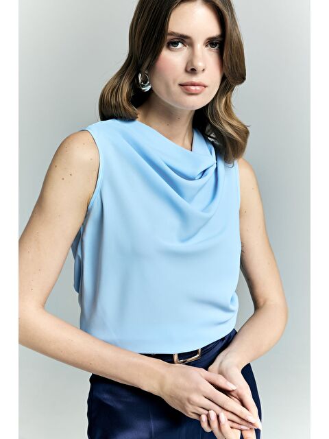SATEEN Degaje Yaka Kolsuz Bluz - Mavi - S000323010-17234