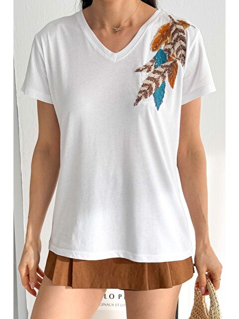 Chiccy Beyaz V Yaka Kısa Kol Pul Payet Aplikeli Örme Regular Fit T-Shirt