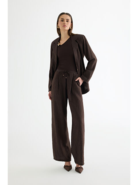 QUZU Çizgili Bağcıklı Bol Paça Pantolon Kahverengi - S000497533-19413