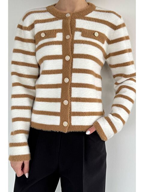 Gülseli Kadın Çizgi Desenli Gold Düğmeli Yumoş Triko Ceket (s-m-l-xl Beden Uyumludur.)