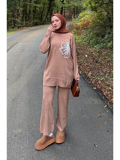 Lamelif Çiçek Detaylı Triko Takım Camel - S000515449-4557