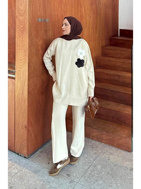 Lamelif Çiçek Aksesuarlı Triko Takım Bej - S000515458-19928