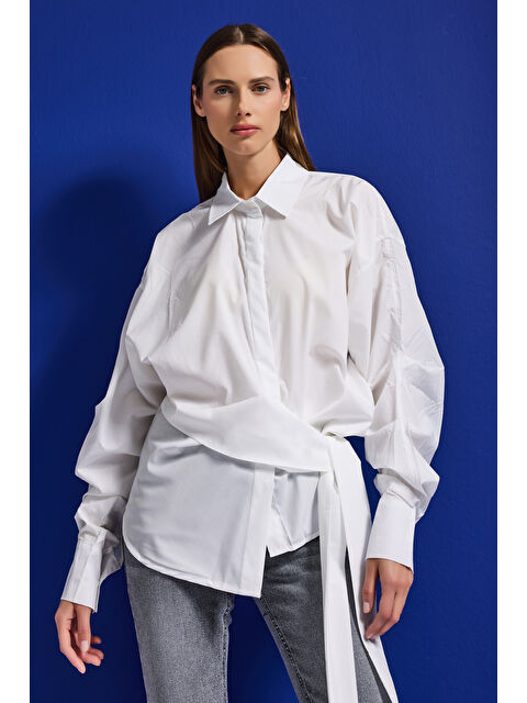 It's Basic 2Kadın Beyaz w5 Oversize Kemer Detaylı Özel Kumaş Tasarım Gömlek - S000530015-20063