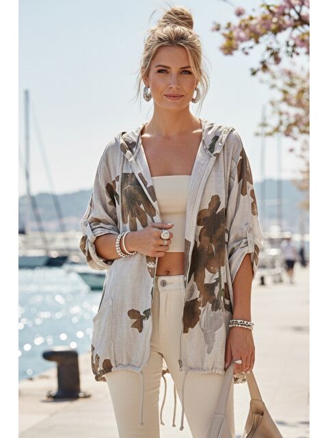 Chiccy İtalyan Bej Düğmeli Uzun Kollu Cepli Kapüşonlu Fermuarlı Baskılı Regular Boy Dokuma Ceket 68 65 - S000508216-19928