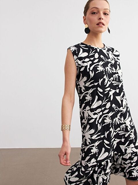 Trendseninle Kadın Siyah Beyaz Desen Kolsuz Mini Krinkıl Elbise - S000504161-19351