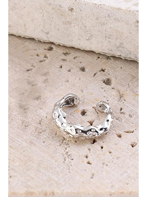 New Obsessions Delik Gerektirmeyen Amorf Yüzeyli Josef Kıkırdak Küpesi - S000363992-18105