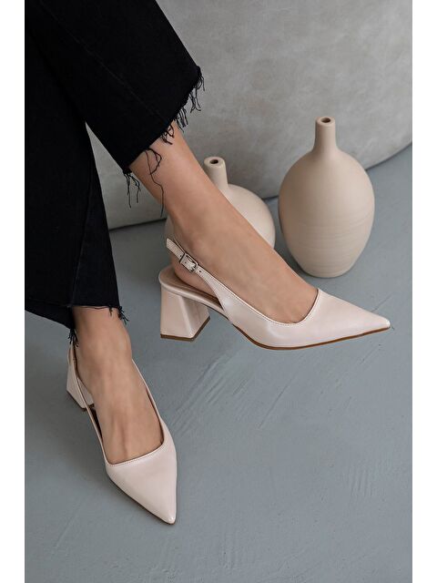 Straswans Stefan Kadın Rugan Topuklu Ayakkabı Bej - S000526182-19928