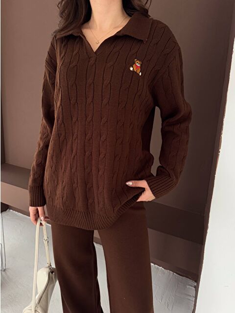 Formo Kadın Polo Yaka Ayıcık Nakışlı Saç Örgü Dokulu Triko Takım