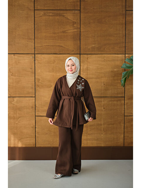 Locco Moda Kadın Omzu Yıldız Detaylı Bel Bağlamalı Takım Kahverengi - S000492440-19413