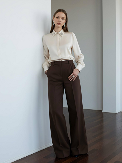 Pera Moda Yakası Taşlı Basic İç Göstermeyen Gömlek