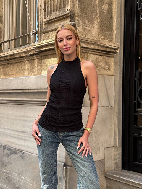 Hazelin Kadın Siyah Boyundan Bağlamalı Gofre Kumaş Bluz HZL25S-ZK13631 - S000383717-19351