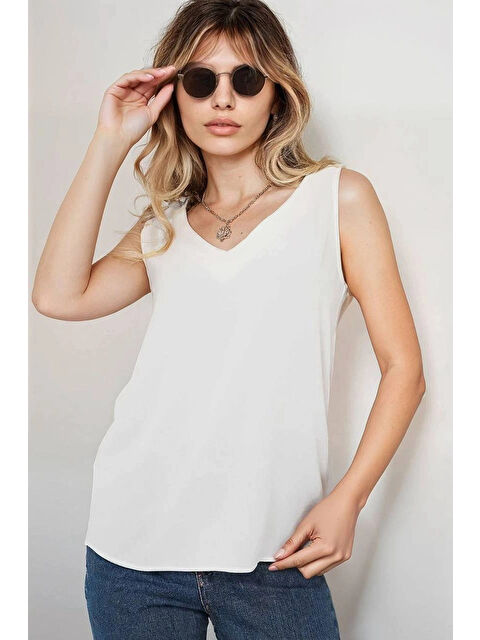 Hazelin Kadın Beyaz V Yaka Sıfır Kol Bluz HZL25S-BD19501