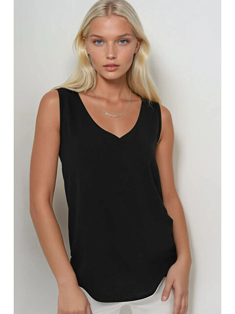 Hazelin Kadın Siyah V Yaka Sıfır Kol Bluz HZL25S-BD19501 - S000390226-19351