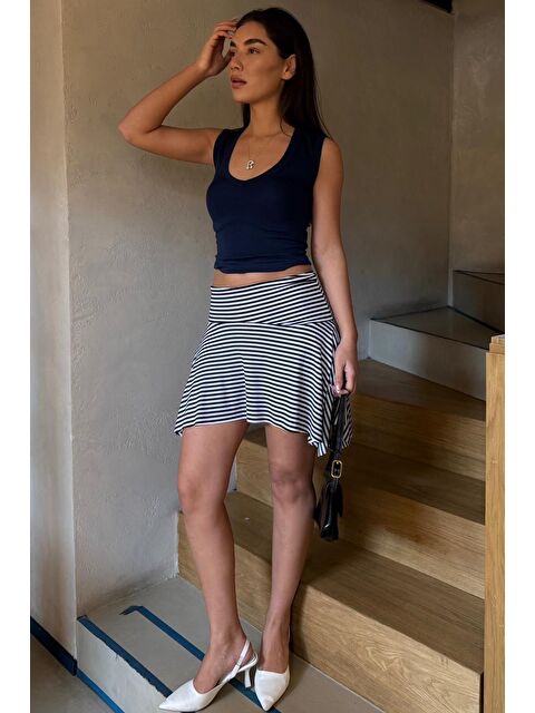 Madmext Lacivert Çizgili Asimetrik Çizgili Etek Mg2698