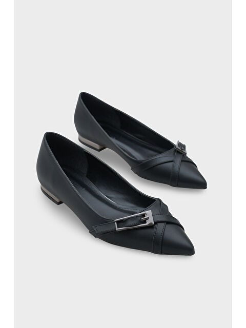 Capone Outfitters Karry Sivri Burunlu Kısa Topuklu Metal Aksesuarlı Kadın Babet - S000474694-19351