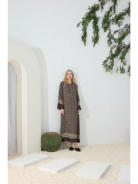 AKER Kahverengi Desenli Bisiklet Yaka Elbise