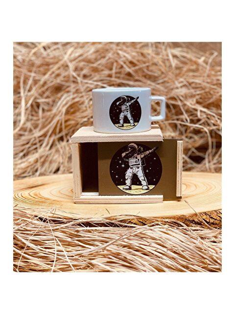Bam Hediyelik Eşya The Dab Hareketi Yapan Astronot Tasarımlı Ahşap Kutulu Kupa - S000290023-23173