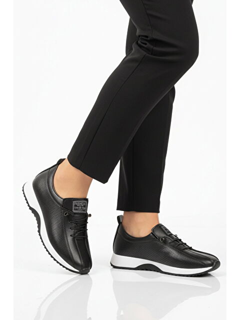 Ayakmod Siyah Lastik Bağcıklı Hafif Kadın Casual Ayakkabı 063 Z