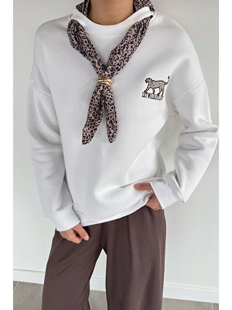Gülseli Kadın Bisiklet Yaka Fular Aksesuarlı Nakışlı Şardonlu Sweatshirt - S000482928-20063