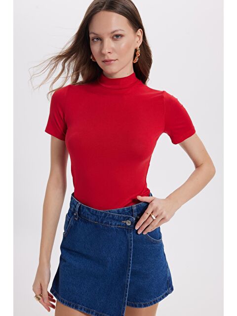 TUDORS Kadın Standart Fit Kısa Kollu Yarım Balıkçı Yaka Kırmızı Bluz - S000521107-20045