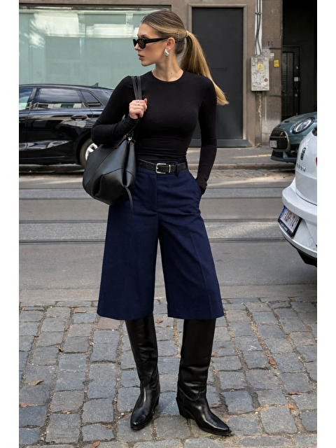 Madmext Lacivert Yüksek Bel Kloş Kadın Bermuda Şort Mg2590 - S000466062-21164