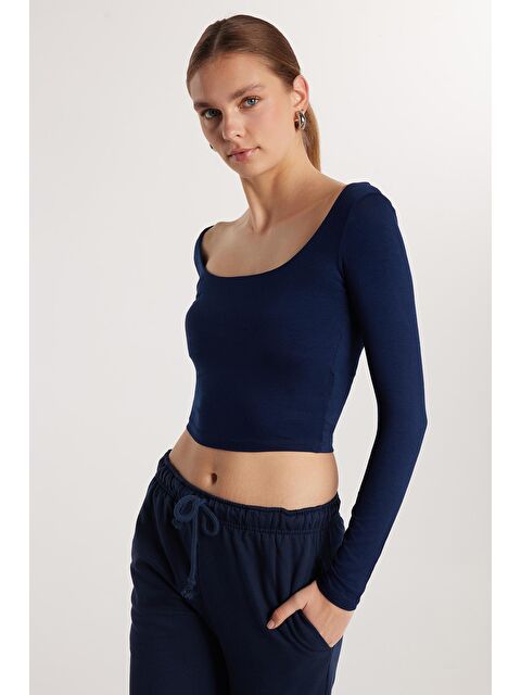 TUDORS Kadın Slim Fit Dar Kesim Uzun Kollu Kayık Yaka Lacivert Bluz - S000521111-21164