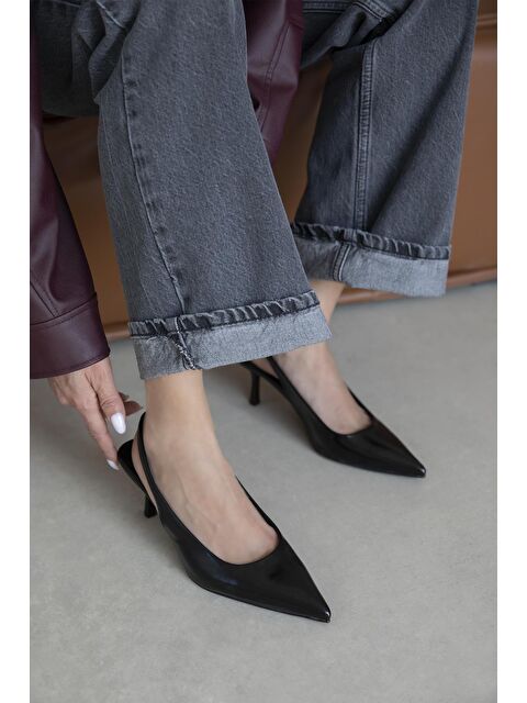 Straswans Raye Kadın Topuklu Kırışık Deri Ayakkabı Siyah - S000526255-19351