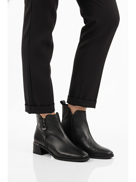 Ayakmod Siyah Hakiki Deri Polarlı Kaymaz Fermuarlı Kadın Topuklu Bot 9780-1 Z - S000464876-19351