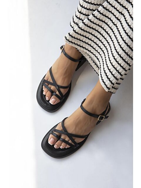 Straswans Moniy  Kadın  Parmak Arası  Sandalet Siyah - S000513283-19351
