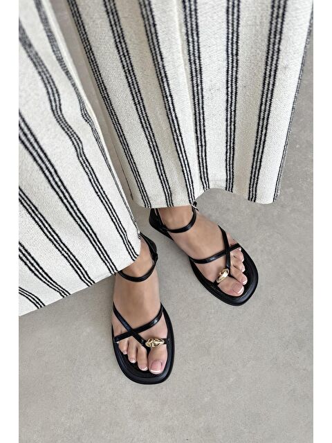 Straswans Vichenza Kadın Parmak Arası Kırışık Deri Sandalet Siyah - S000513290-19351