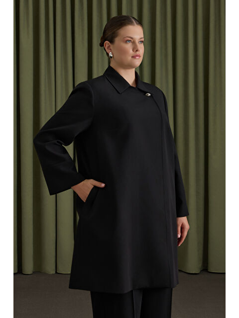 AKER Siyah Yakası Yandan Kapamalı Kap