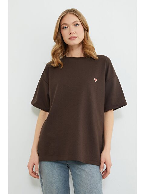 Fullamoda Kalp Aksesuarlı Bisiklet Yaka Salaş Tişört