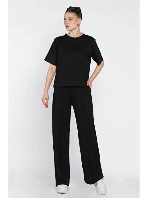 Gülseli Kadın Nakışlı Çimalı Tişört Pantolon İkili Takım