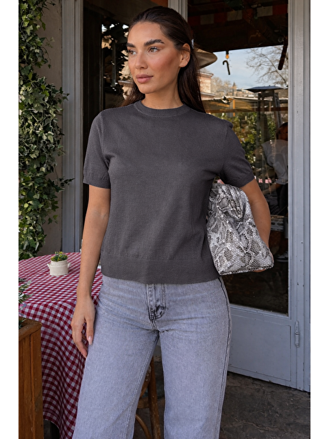 Madmext Antrasit Bisiklet Yaka Kadın Triko Tişört Mg2703