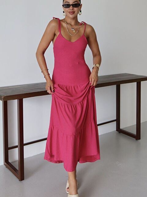 Trendseninle Kadın Pembe Askılı Bağlama Detaylı Maxi Boy Krinkıl Elbise - S000419318-20024