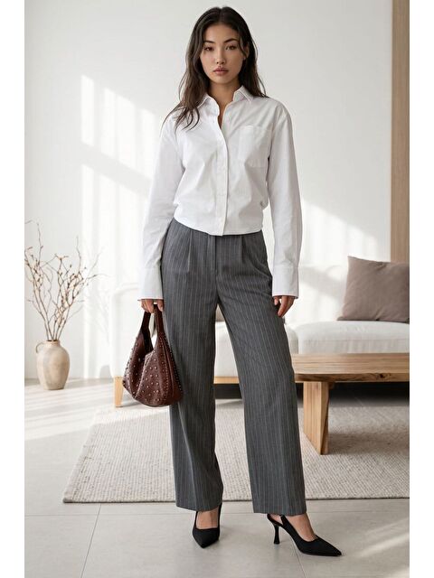 Madmext Beyaz Cep Detaylı Basic Kadın Gömlek Mg2737